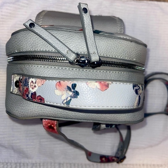 Women’s CELINE DION light‎ gray floral backpack - Picture 4 of 16